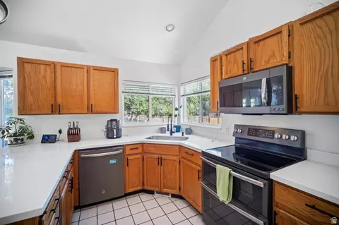 Kitchen - 5554 S Edgeberry Dr, Murray, UT 84123 photo 2 of 3
