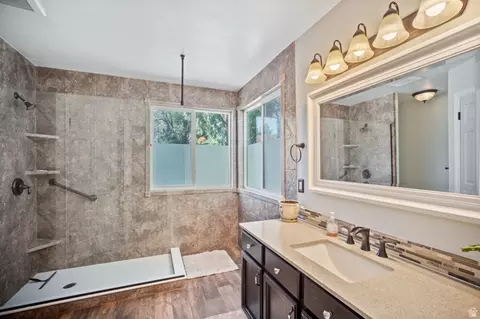 Bath - 5554 S Edgeberry Dr, Murray, UT 84123 photo 1 of 4