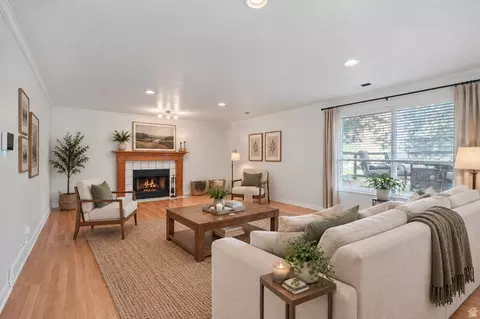 Living - 5554 S Edgeberry Dr, Murray, UT 84123 photo 4 of 4