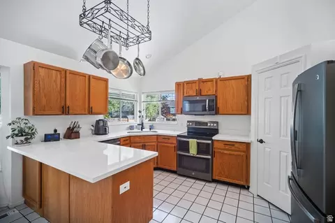 Kitchen - 5554 S Edgeberry Dr, Murray, UT 84123 photo 1 of 3