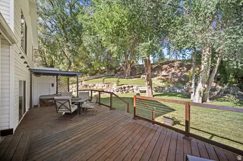 Exterior - 5554 S Edgeberry Dr, Murray, UT 84123 photo 4 of 8
