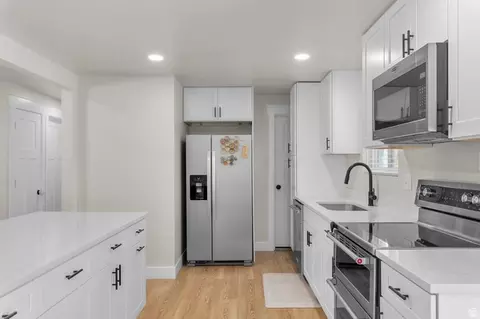 Kitchen - 291 E 1950 S, Bountiful, UT 84010 photo 4 of 6