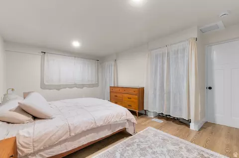 Bedroom - 291 E 1950 S, Bountiful, UT 84010 photo 4 of 6