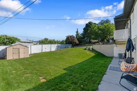 Exterior - 291 E 1950 S, Bountiful, UT 84010 photo 5 of 8