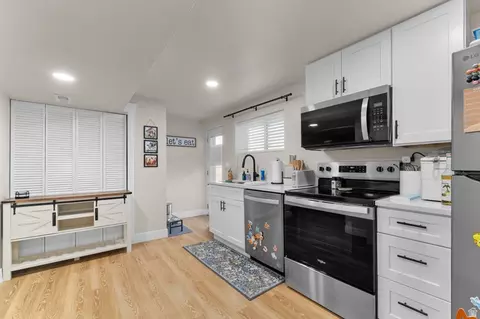 Kitchen - 291 E 1950 S, Bountiful, UT 84010 photo 5 of 6
