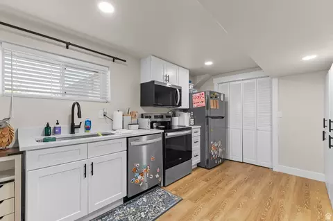 Kitchen - 291 E 1950 S, Bountiful, UT 84010 photo 6 of 6