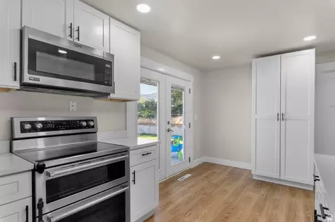 Kitchen - 291 E 1950 S, Bountiful, UT 84010 photo 3 of 6