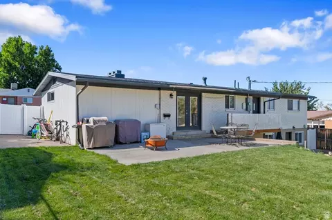 Exterior - 291 E 1950 S, Bountiful, UT 84010 photo 7 of 8