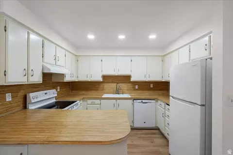 Kitchen - 263 W Garden Park Dr N, Orem, UT 84057 photo 2 of 2