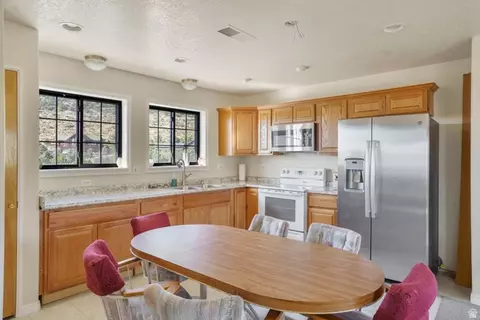Kitchen - 708 E Mule Deer Dr, Central, UT 84722 photo 7 of 8