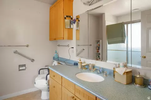 Bath - 708 E Mule Deer Dr, Central, UT 84722 photo 3 of 4