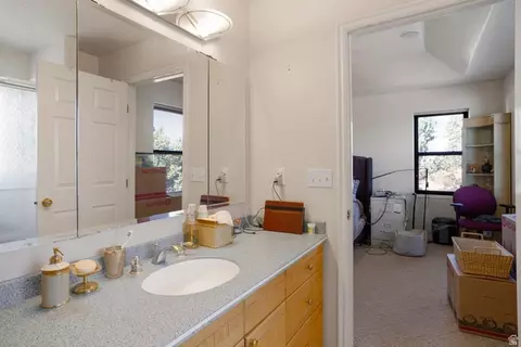Bath - 708 E Mule Deer Dr, Central, UT 84722 photo 2 of 4