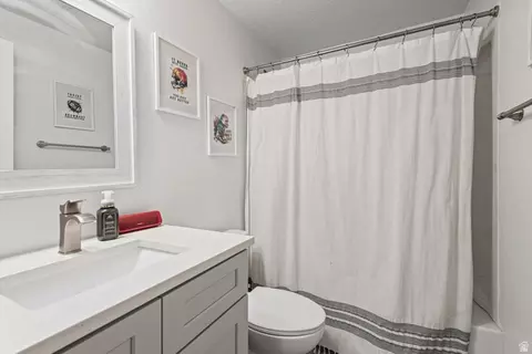 Bath - 2041 E Telegraph Rd, Eagle Mountain, UT 84005 photo 2 of 2
