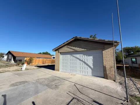 3828 W Country Squire Dr S, West Jordan, UT 84088