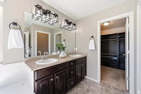 Bath - 9022 N Suffolk Ln, Eagle Mountain, UT 84005 photo 3 of 6