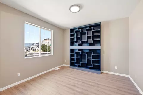 Living - 9022 N Suffolk Ln, Eagle Mountain, UT 84005 photo 2 of 5