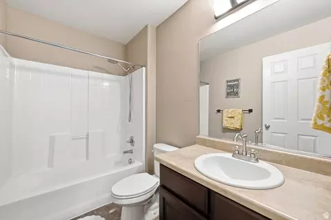 Bath - 9022 N Suffolk Ln, Eagle Mountain, UT 84005 photo 5 of 6