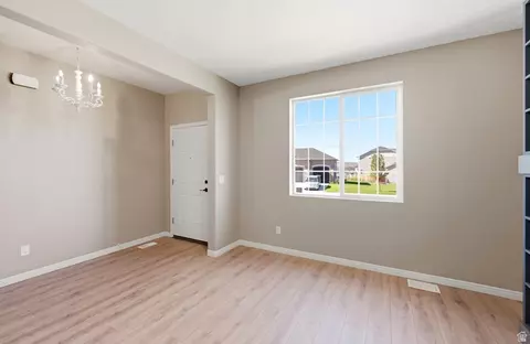 Living - 9022 N Suffolk Ln, Eagle Mountain, UT 84005 photo 3 of 5