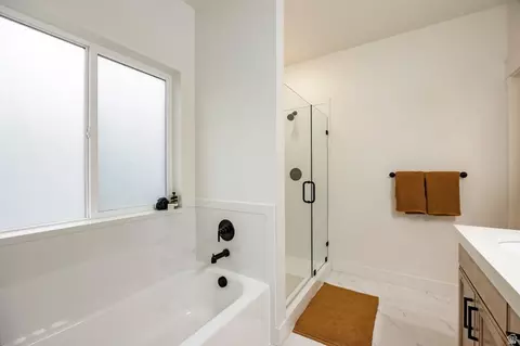 Bath - 1636 E Groundhog Ln, Eagle Mountain, UT 84005 photo 2 of 3