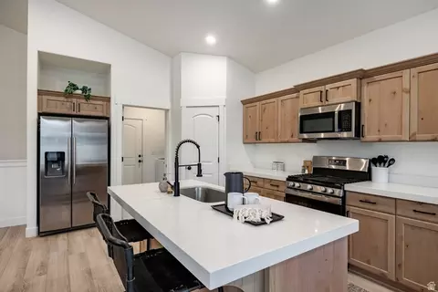 Kitchen - 1636 E Groundhog Ln, Eagle Mountain, UT 84005 photo 2 of 3