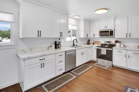 Kitchen - 40 Canyon Cv, Logan, UT 84321 photo 3 of 4