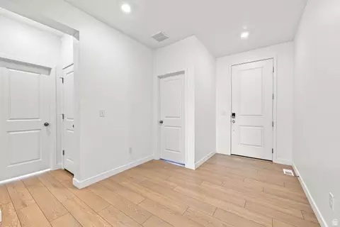Entry Way - 1736 E Chukar Dr N, Eagle Mountain, UT 84005 photo 2 of 7