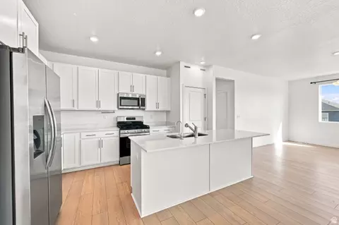 Kitchen - 1736 E Chukar Dr N, Eagle Mountain, UT 84005 photo 2 of 4