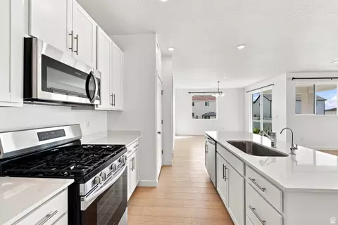 Kitchen - 1736 E Chukar Dr N, Eagle Mountain, UT 84005 photo 3 of 4