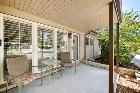 Exterior - 958 E Tritoma Ave, Sandy, UT 84094 photo 7 of 10