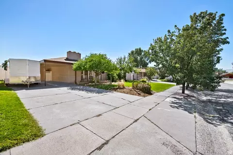 Exterior - 958 E Tritoma Ave, Sandy, UT 84094 photo 2 of 10