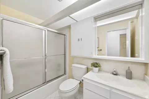 Bath - 958 E Tritoma Ave, Sandy, UT 84094 photo 2 of 3
