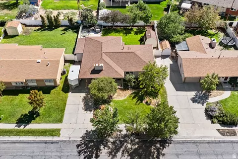 View/Area - 958 E Tritoma Ave, Sandy, UT 84094 photo 2 of 8