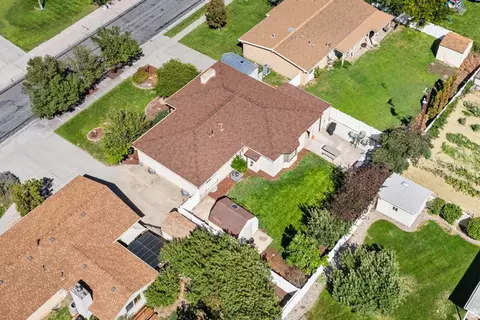 View/Area - 958 E Tritoma Ave, Sandy, UT 84094 photo 4 of 8