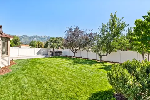 Exterior - 958 E Tritoma Ave, Sandy, UT 84094 photo 6 of 10