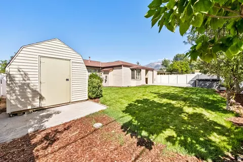 Exterior - 958 E Tritoma Ave, Sandy, UT 84094 photo 5 of 10
