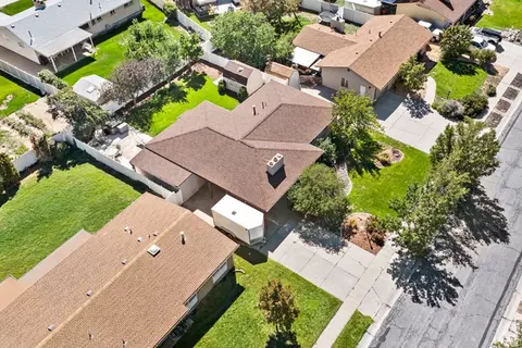 View/Area - 958 E Tritoma Ave, Sandy, UT 84094 photo 1 of 8