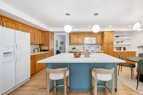Kitchen - 958 E Tritoma Ave, Sandy, UT 84094 photo 2 of 4