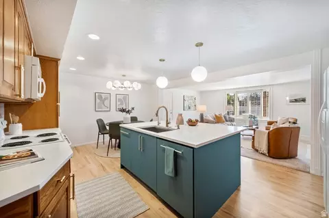 Kitchen - 958 E Tritoma Ave, Sandy, UT 84094 photo 3 of 4