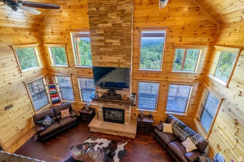Living - 2450 E Oak Tree Dr #1, Virgin, UT 84779 photo 5 of 6