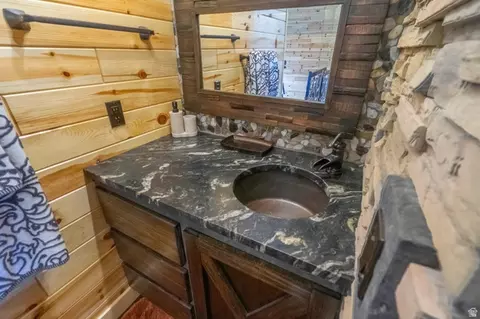 Bath - 2450 E Oak Tree Dr #1, Virgin, UT 84779 photo 3 of 6