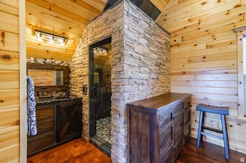 Bath - 2450 E Oak Tree Dr #1, Virgin, UT 84779 photo 4 of 6