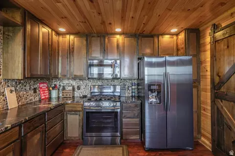 Kitchen - 2450 E Oak Tree Dr #1, Virgin, UT 84779 photo 3 of 7
