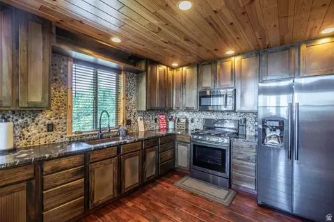 Kitchen - 2450 E Oak Tree Dr #1, Virgin, UT 84779 photo 2 of 7