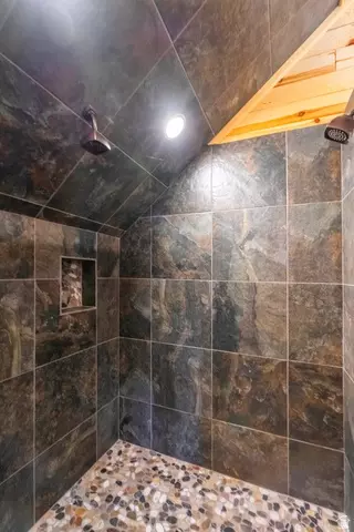 Bath - 2450 E Oak Tree Dr #1, Virgin, UT 84779 photo 5 of 6