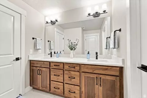 Bath - 754 W 400 N, Mapleton, UT 84664 photo 11 of 19
