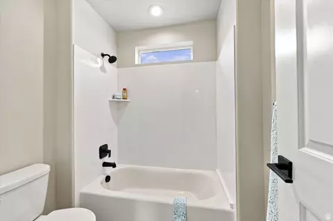 Bath - 754 W 400 N, Mapleton, UT 84664 photo 10 of 19