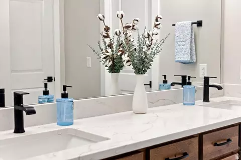Bath - 754 W 400 N, Mapleton, UT 84664 photo 13 of 19