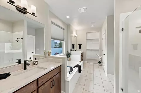 Bath - 754 W 400 N, Mapleton, UT 84664 photo 1 of 19
