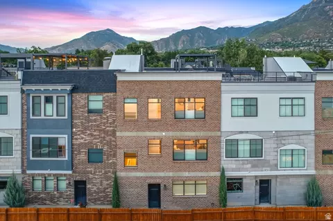 4672 S Grosvenor Ct, Holladay, UT 84117