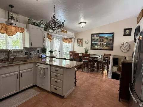 Kitchen - 6276 S Sandwedge Cir, Murray, UT 84123 photo 2 of 3